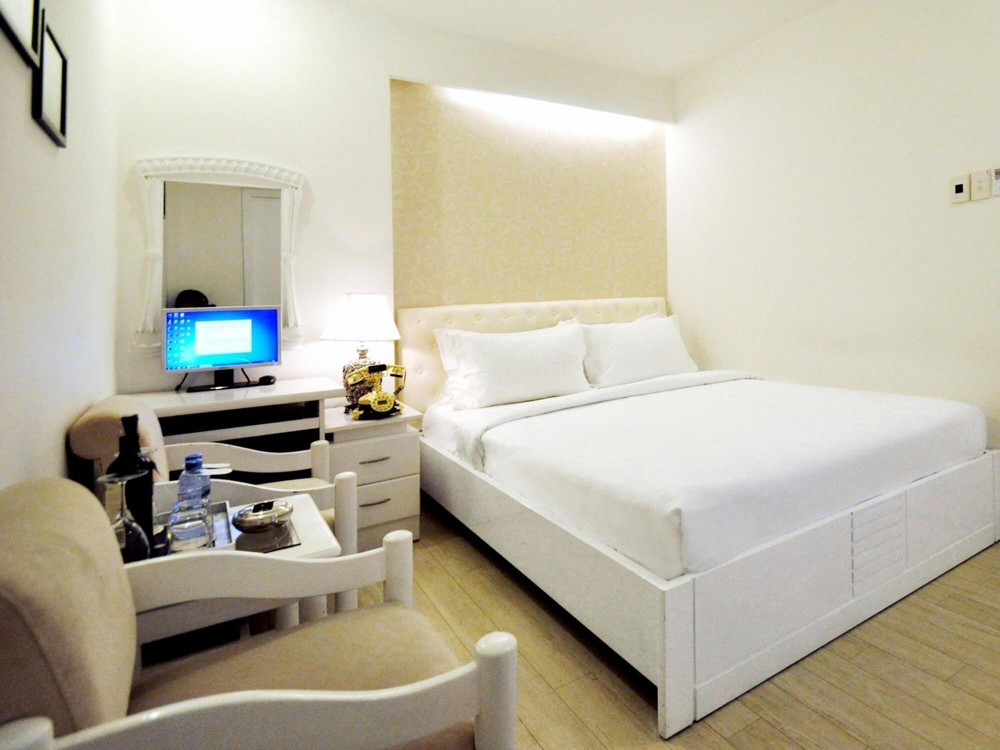 The White Hotel 8A Thai Van Lung Ho Chi Minh City Exterior photo