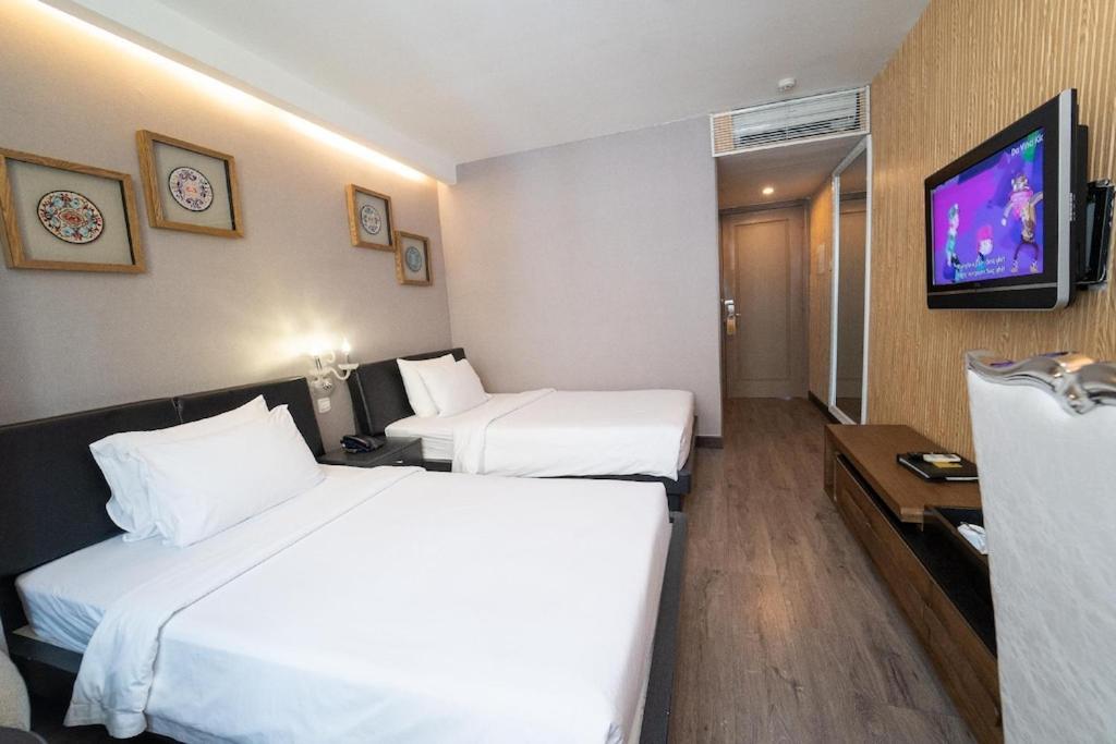 The White Hotel 8A Thai Van Lung Ho Chi Minh City Exterior photo