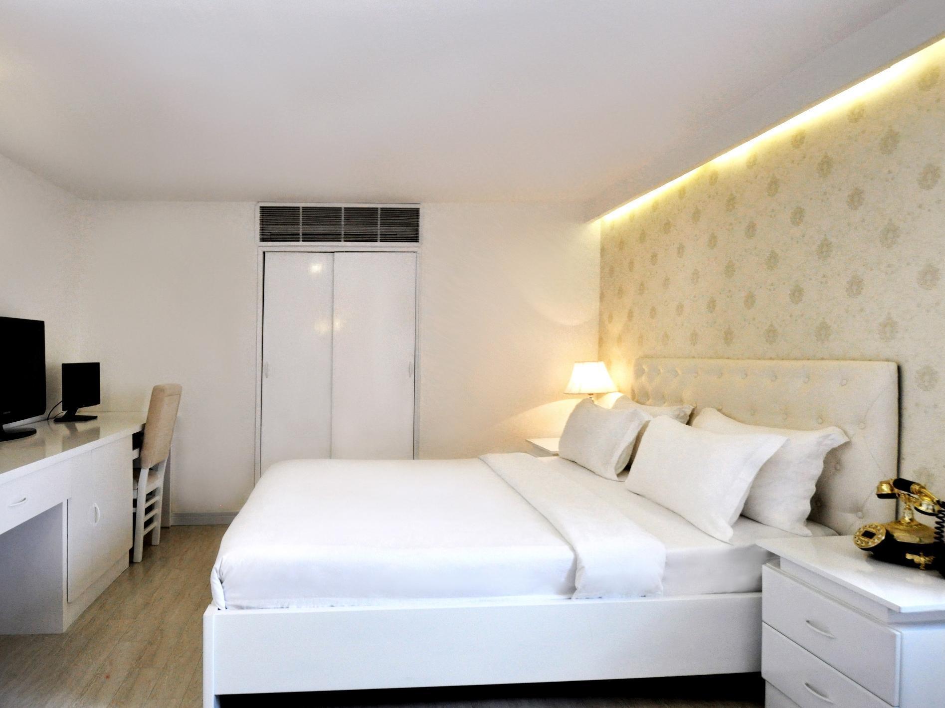 The White Hotel 8A Thai Van Lung Ho Chi Minh City Exterior photo